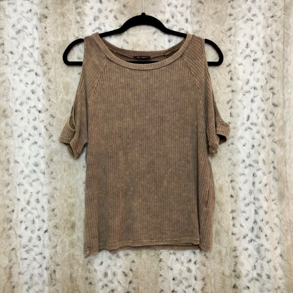 ✨Olive Ribbed Cold Shoulder Top✨